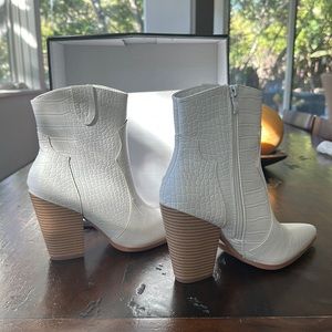 Lulus White Oscar High Heal boots
